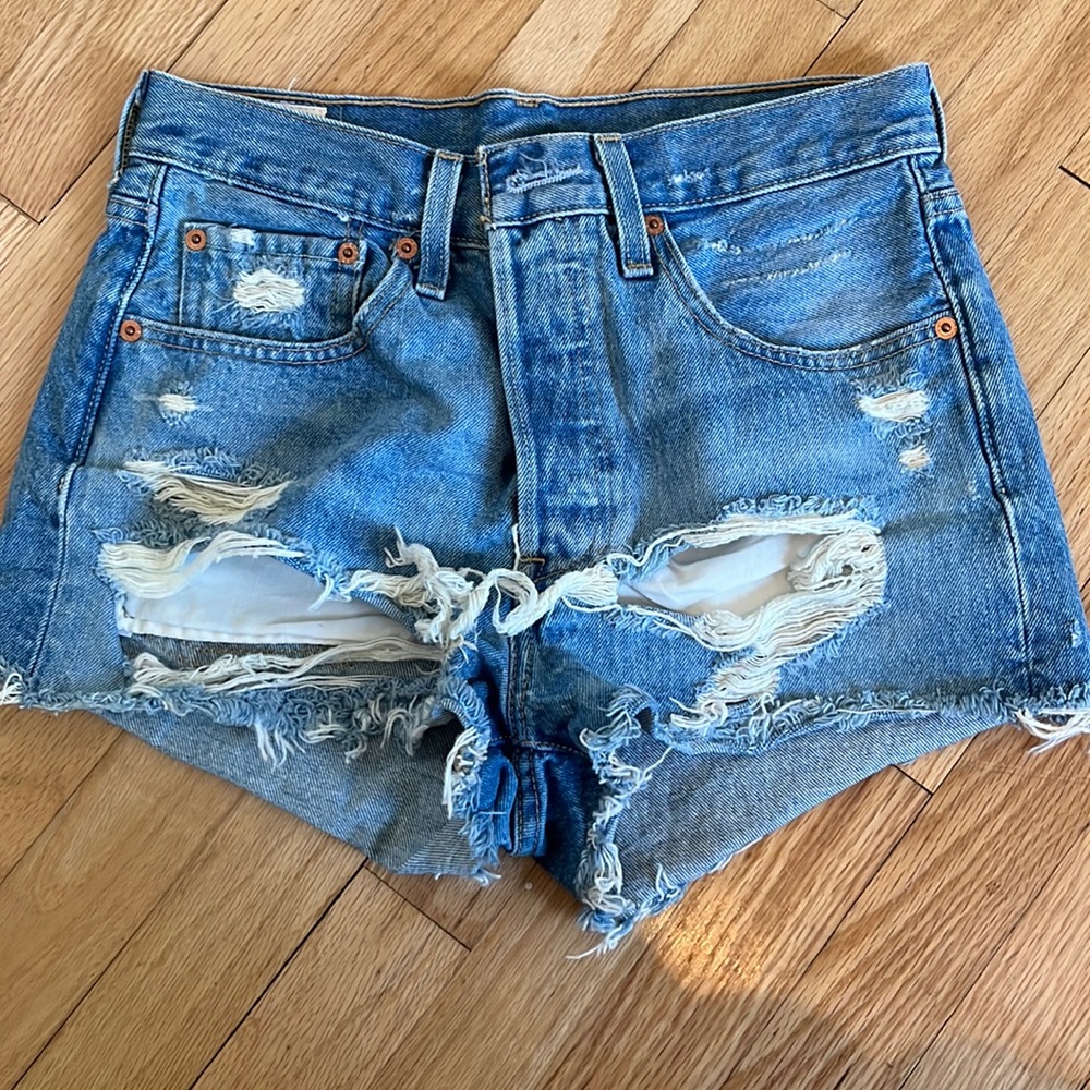 Levi shorts- NEW!